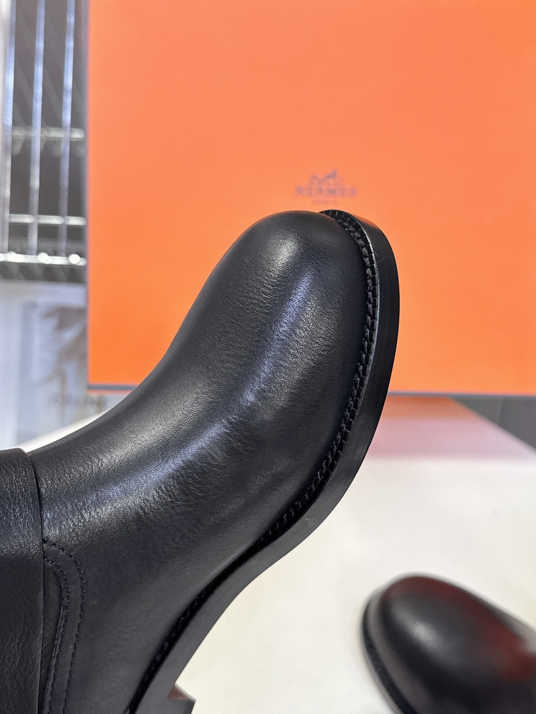Hermes 爱马仕秋冬最新款老钱风一脚蹬短靴 专柜超难配货 🐎家靴子的设计风格通常以经典简约为主 这款