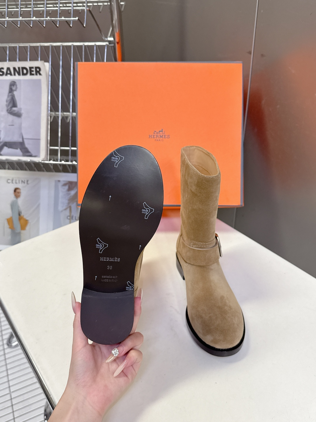 Hermes 爱马仕秋冬最新款老钱风一脚蹬短靴 专柜超难配货 🐎家靴子的设计风格通常以经典简约为主 这款