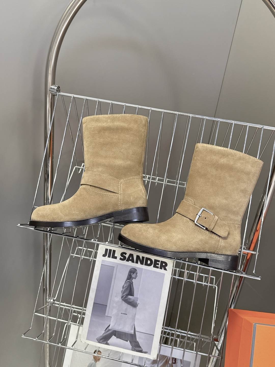 Hermes 爱马仕秋冬最新款老钱风一脚蹬短靴 专柜超难配货 🐎家靴子的设计风格通常以经典简约为主 这款