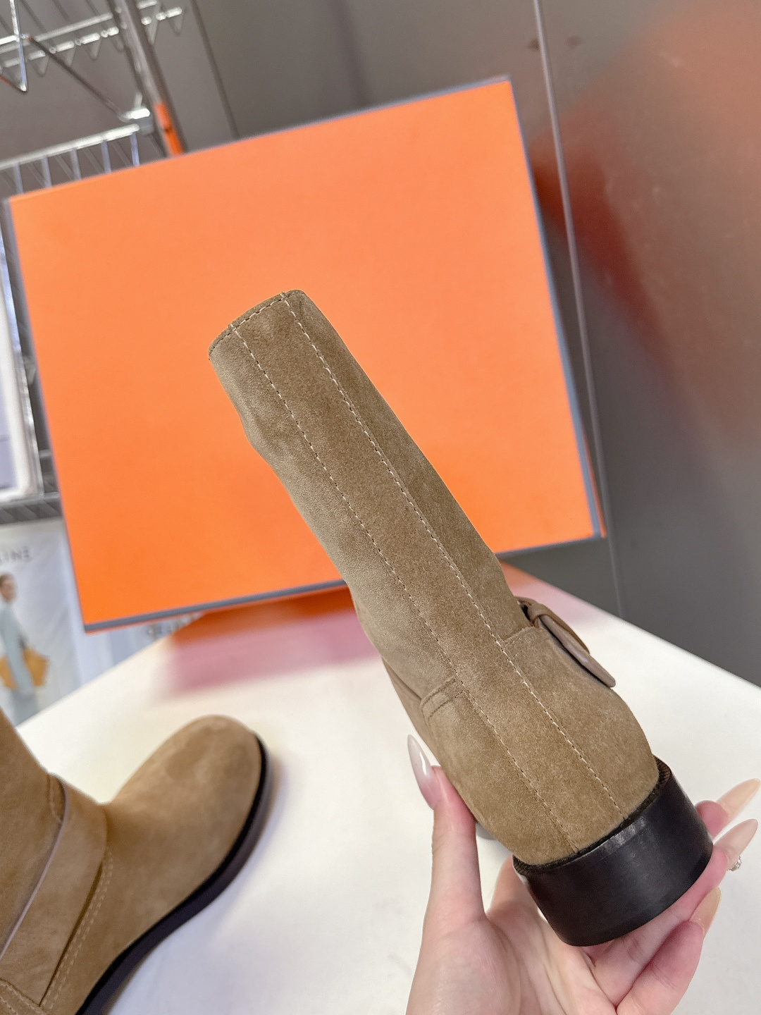 Hermes 爱马仕秋冬最新款老钱风一脚蹬短靴 专柜超难配货 🐎家靴子的设计风格通常以经典简约为主 这款
