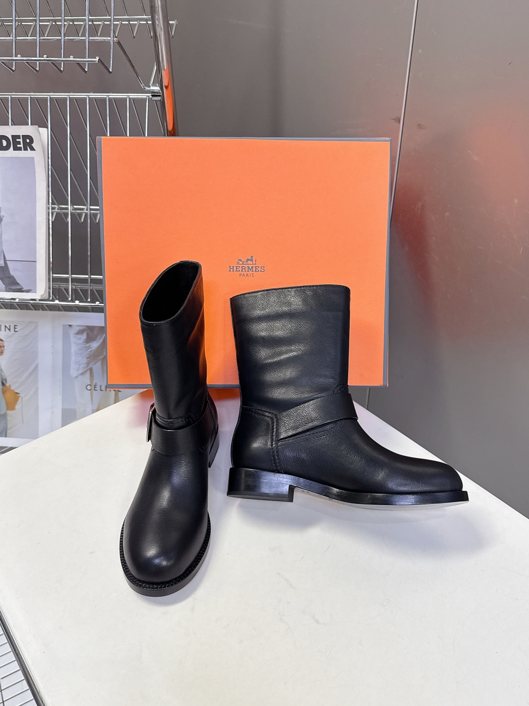 Hermes 爱马仕秋冬最新款老钱风一脚蹬短靴 专柜超难配货 🐎家靴子的设计风格通常以经典简约为主 这款