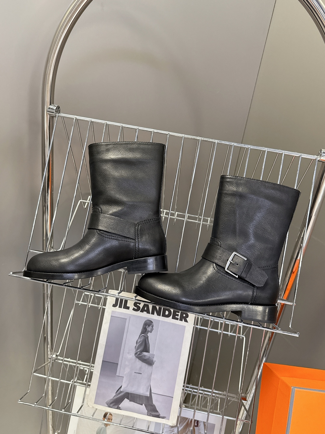 Hermes 爱马仕秋冬最新款老钱风一脚蹬短靴 专柜超难配货 🐎家靴子的设计风格通常以经典简约为主 这款