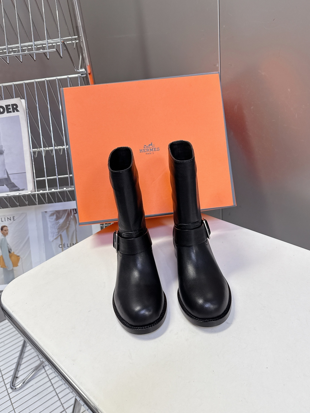 Hermes 爱马仕秋冬最新款老钱风一脚蹬短靴 专柜超难配货 🐎家靴子的设计风格通常以经典简约为主 这款