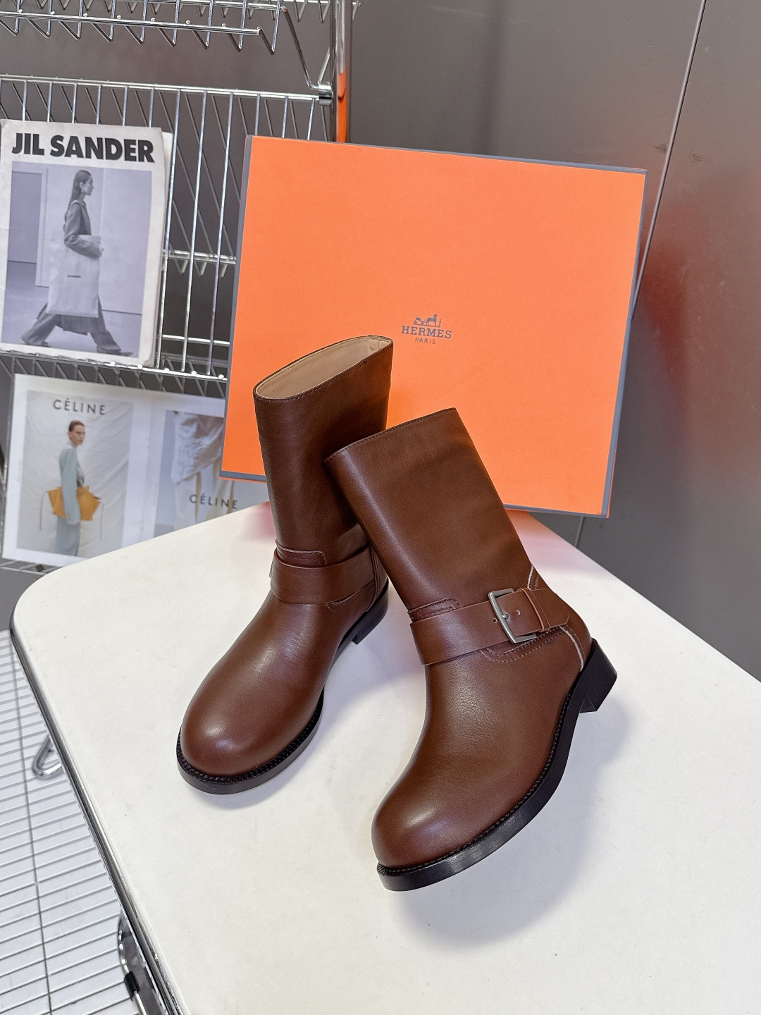 Hermes 爱马仕秋冬最新款老钱风一脚蹬短靴 专柜超难配货 🐎家靴子的设计风格通常以经典简约为主 这款