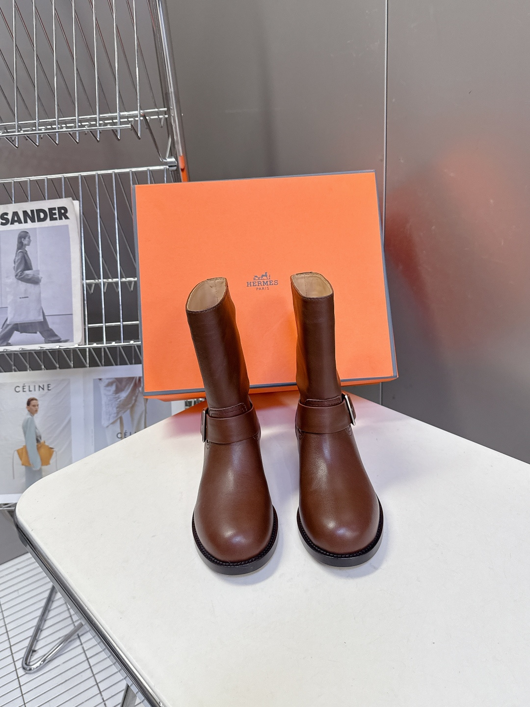 Hermes 爱马仕秋冬最新款老钱风一脚蹬短靴 专柜超难配货 🐎家靴子的设计风格通常以经典简约为主 这款