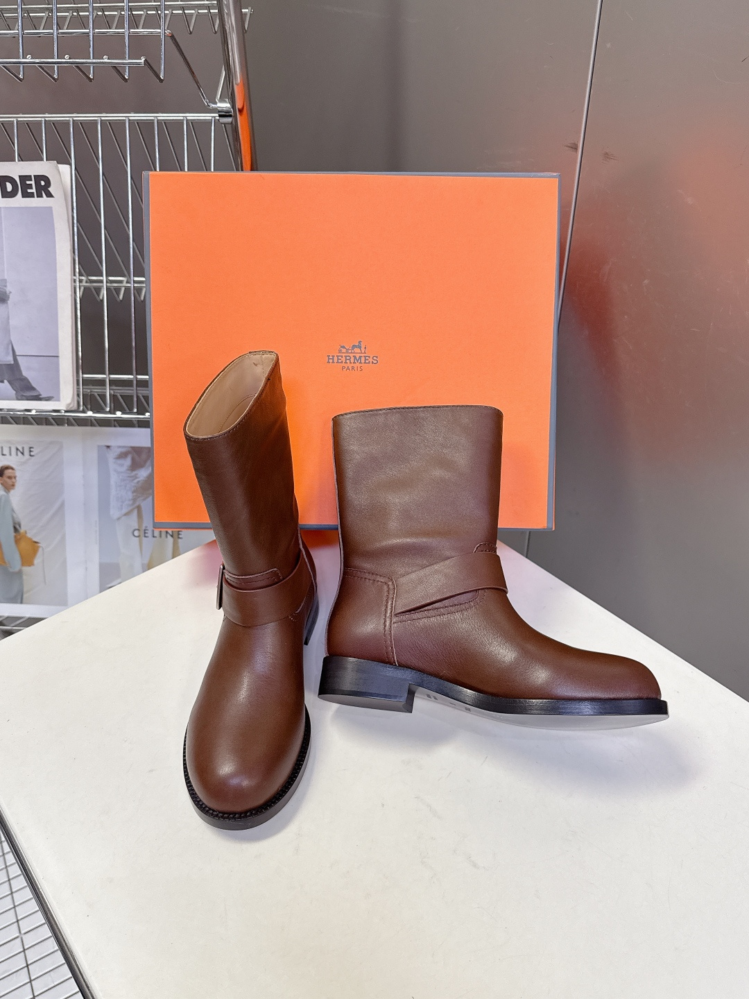 Hermes 爱马仕秋冬最新款老钱风一脚蹬短靴 专柜超难配货 🐎家靴子的设计风格通常以经典简约为主 这款