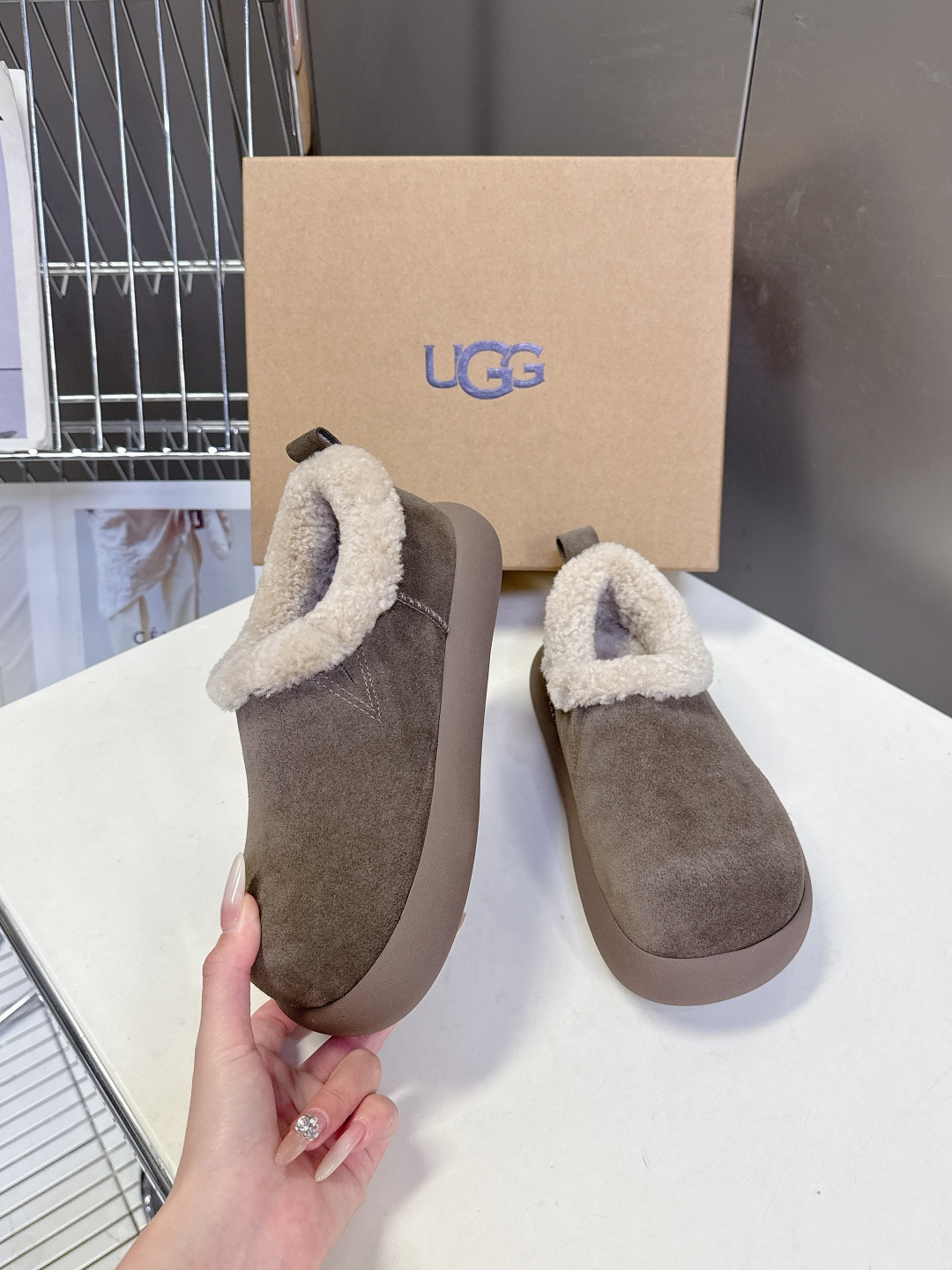 UGG雪地靴秋冬最款新厚底毛毛鞋 超多明星网红种草 秋冬必备毛毛鞋 真羊毛上脚超暖和 一款不会撞衫的鞋子