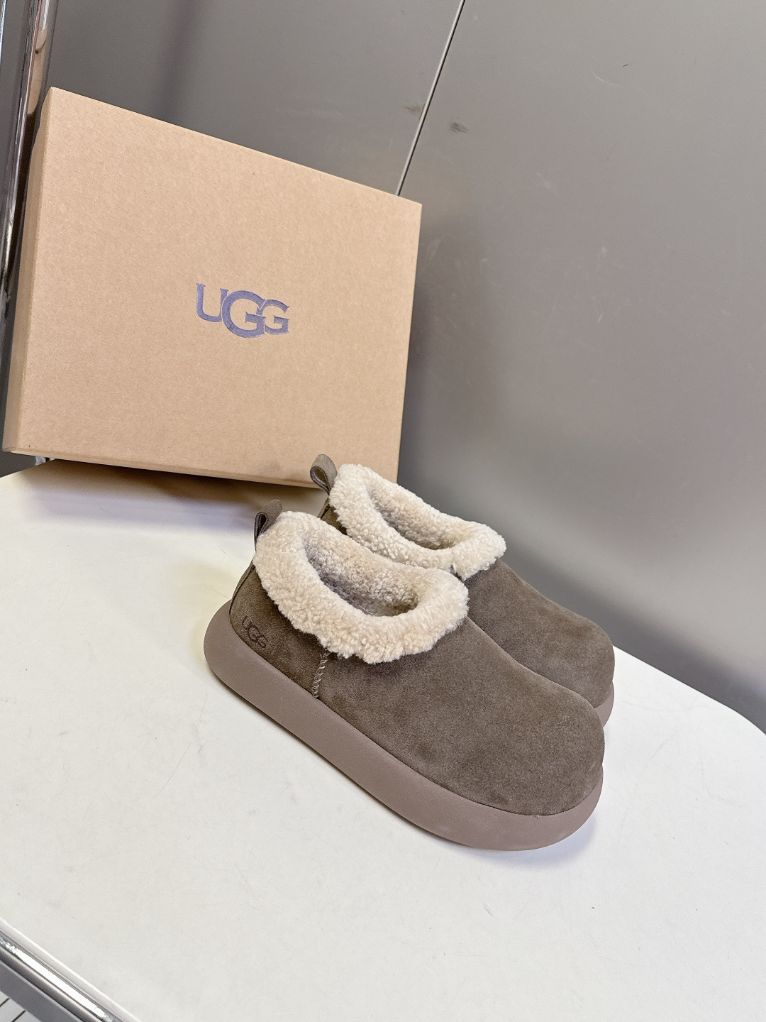 UGG雪地靴秋冬最款新厚底毛毛鞋 超多明星网红种草 秋冬必备毛毛鞋 真羊毛上脚超暖和 一款不会撞衫的鞋子