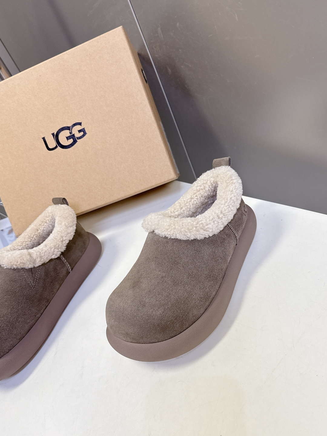 UGG雪地靴秋冬最款新厚底毛毛鞋 超多明星网红种草 秋冬必备毛毛鞋 真羊毛上脚超暖和 一款不会撞衫的鞋子