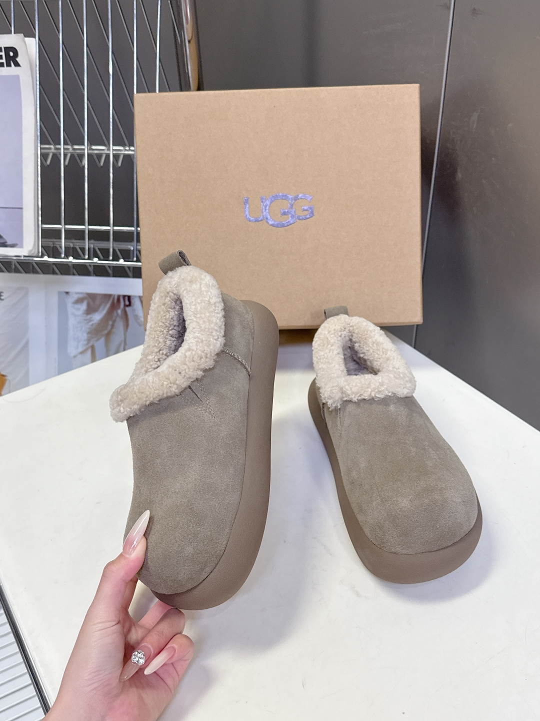 UGG雪地靴秋冬最款新厚底毛毛鞋 超多明星网红种草 秋冬必备毛毛鞋 真羊毛上脚超暖和 一款不会撞衫的鞋子