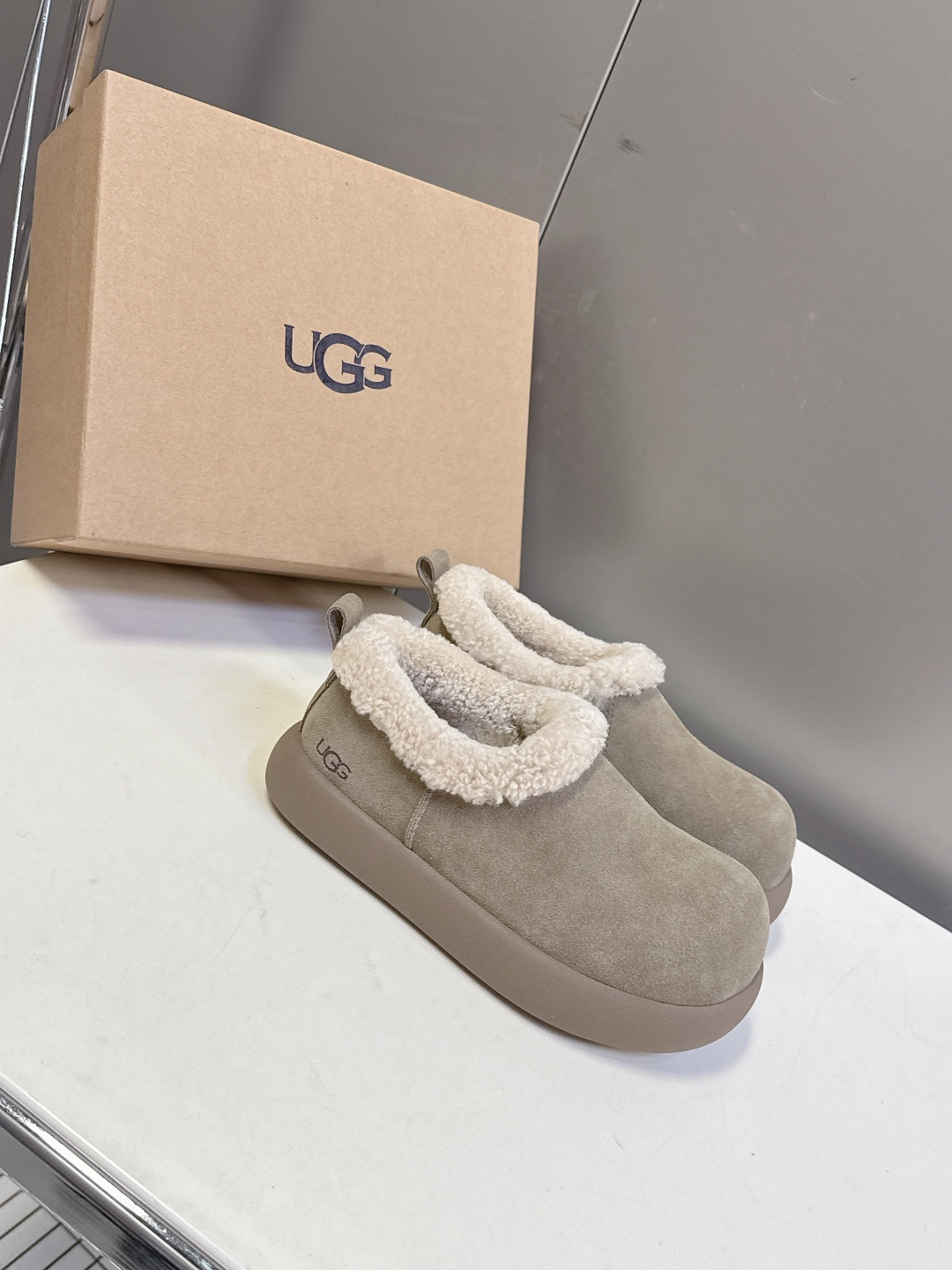 UGG雪地靴秋冬最款新厚底毛毛鞋 超多明星网红种草 秋冬必备毛毛鞋 真羊毛上脚超暖和 一款不会撞衫的鞋子