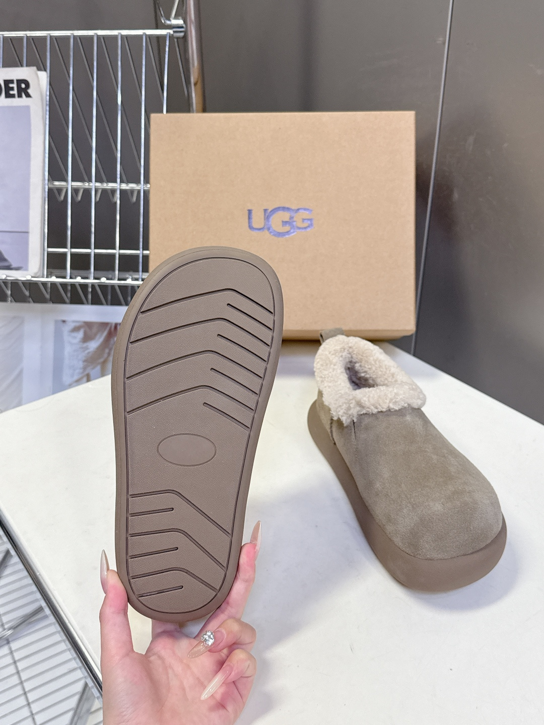 UGG雪地靴秋冬最款新厚底毛毛鞋 超多明星网红种草 秋冬必备毛毛鞋 真羊毛上脚超暖和 一款不会撞衫的鞋子