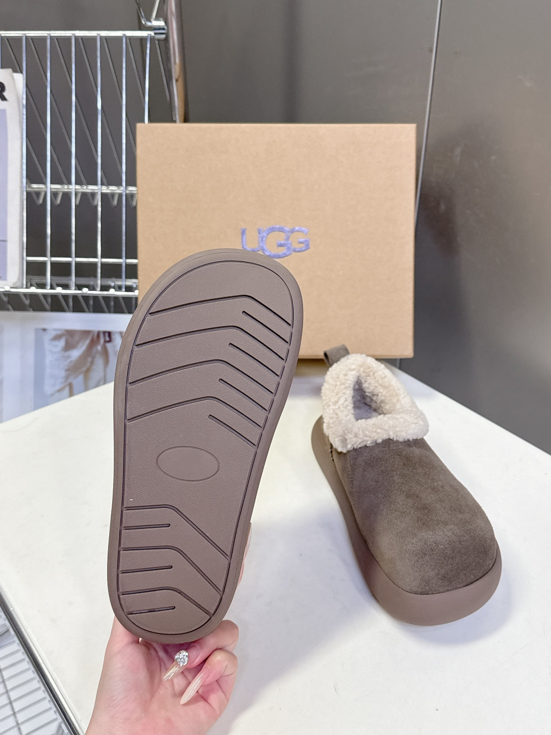 UGG雪地靴秋冬最款新厚底毛毛鞋 超多明星网红种草 秋冬必备毛毛鞋 真羊毛上脚超暖和 一款不会撞衫的鞋子