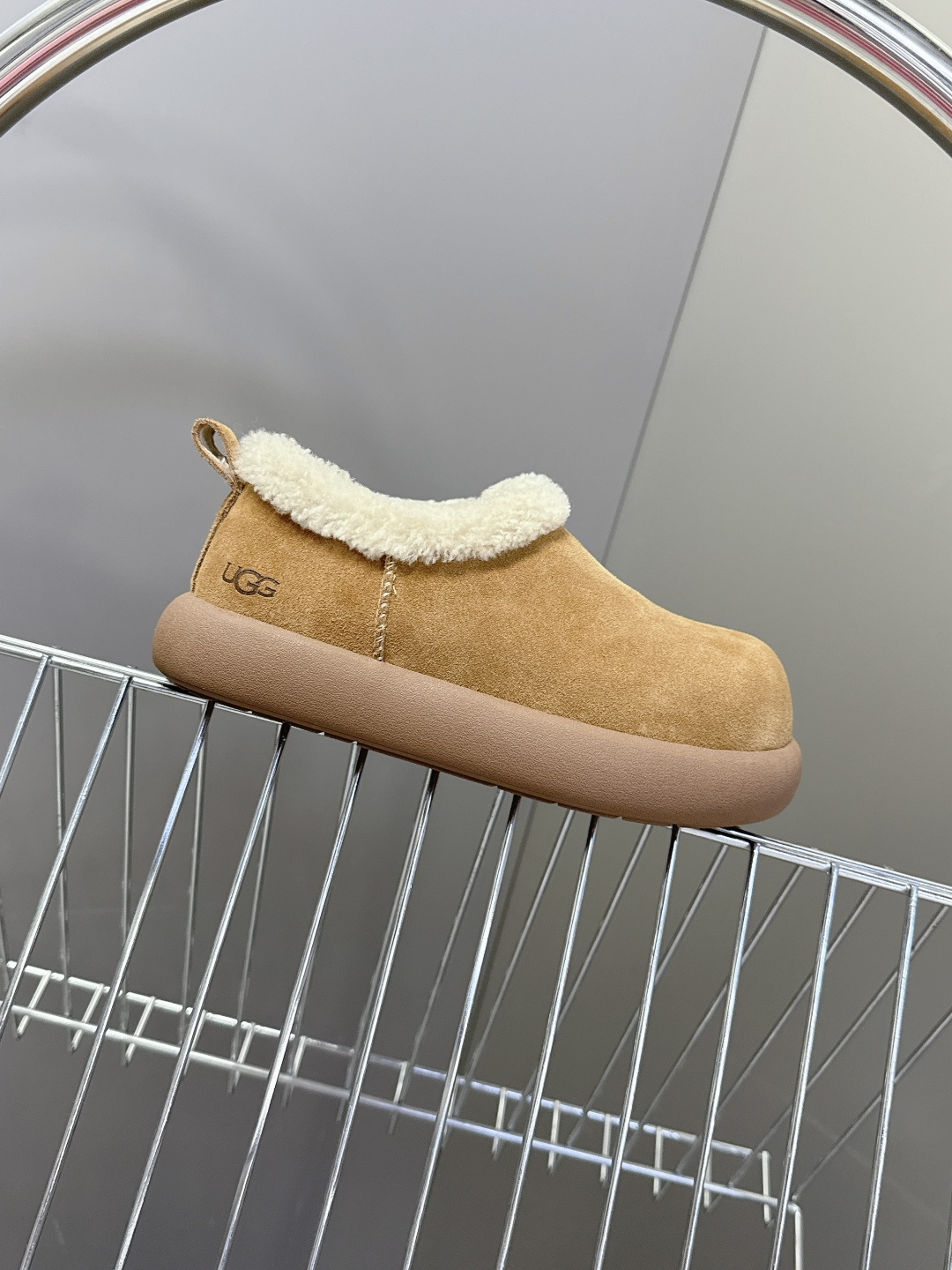 UGG雪地靴秋冬最款新厚底毛毛鞋 超多明星网红种草 秋冬必备毛毛鞋 真羊毛上脚超暖和 一款不会撞衫的鞋子