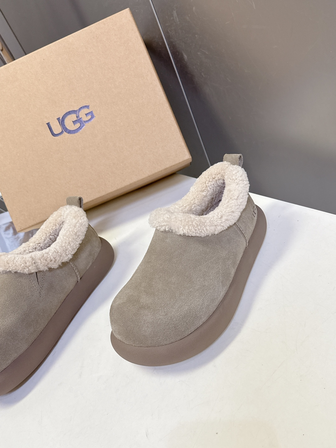 UGG雪地靴秋冬最款新厚底毛毛鞋 超多明星网红种草 秋冬必备毛毛鞋 真羊毛上脚超暖和 一款不会撞衫的鞋子