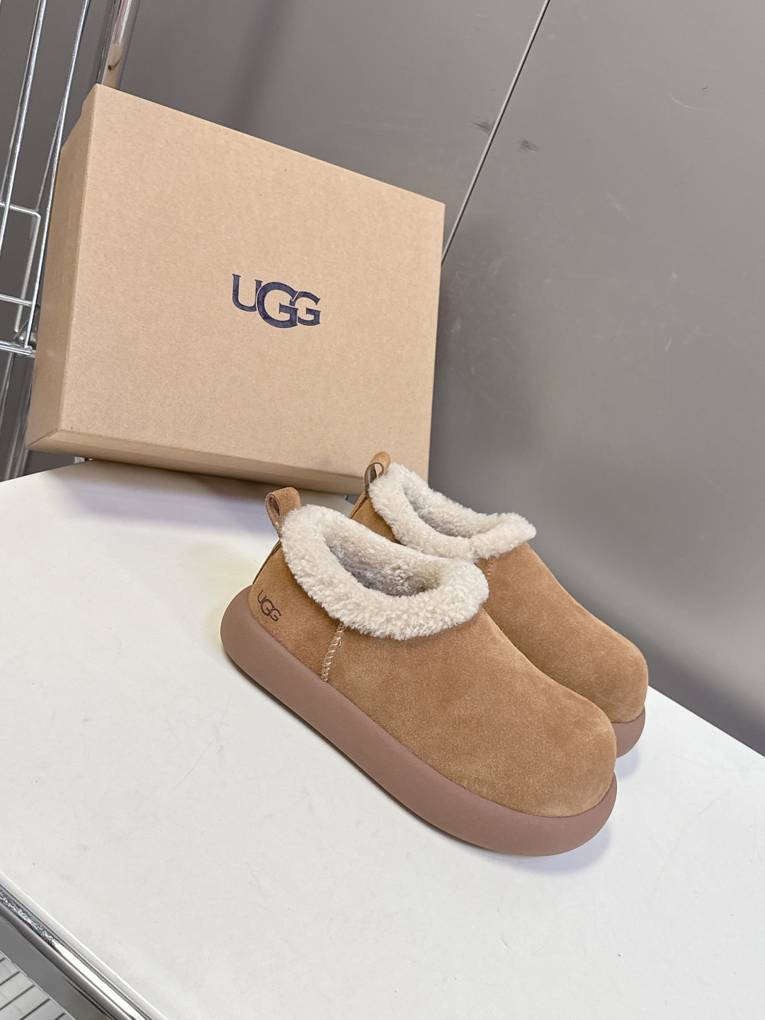 UGG雪地靴秋冬最款新厚底毛毛鞋 超多明星网红种草 秋冬必备毛毛鞋 真羊毛上脚超暖和 一款不会撞衫的鞋子