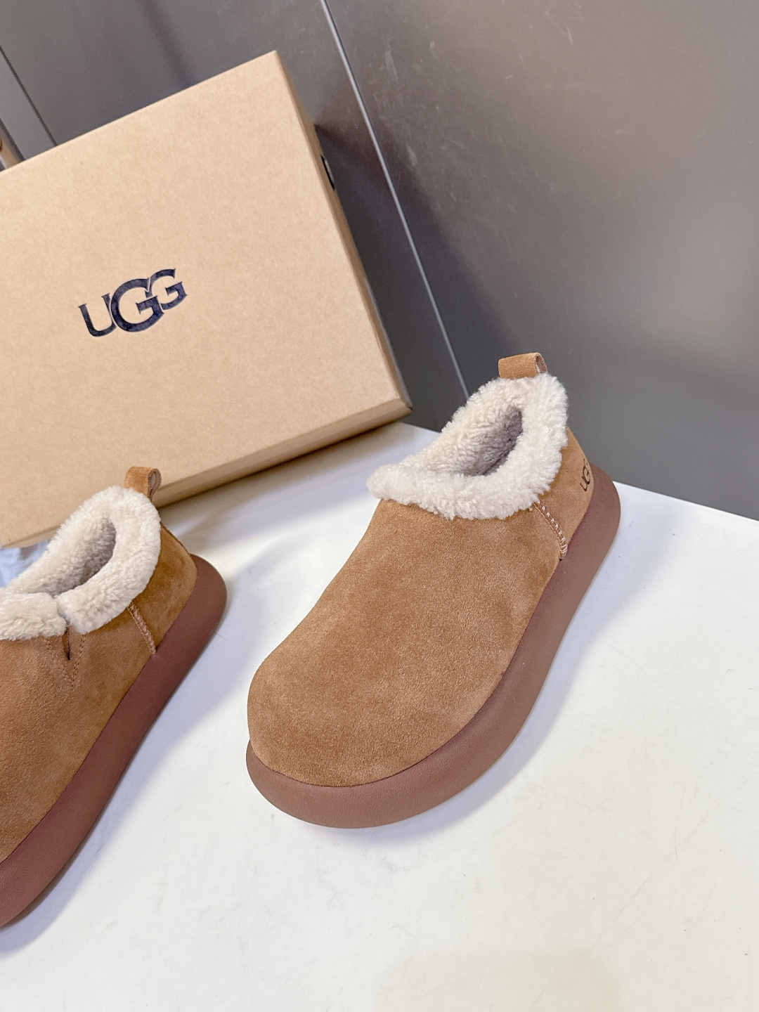 UGG雪地靴秋冬最款新厚底毛毛鞋 超多明星网红种草 秋冬必备毛毛鞋 真羊毛上脚超暖和 一款不会撞衫的鞋子