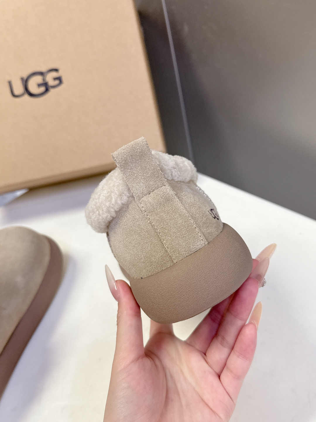 UGG雪地靴秋冬最款新厚底毛毛鞋 超多明星网红种草 秋冬必备毛毛鞋 真羊毛上脚超暖和 一款不会撞衫的鞋子