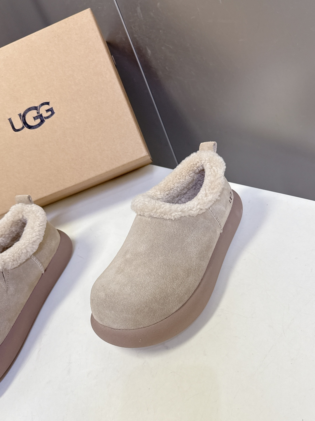 UGG雪地靴秋冬最款新厚底毛毛鞋 超多明星网红种草 秋冬必备毛毛鞋 真羊毛上脚超暖和 一款不会撞衫的鞋子