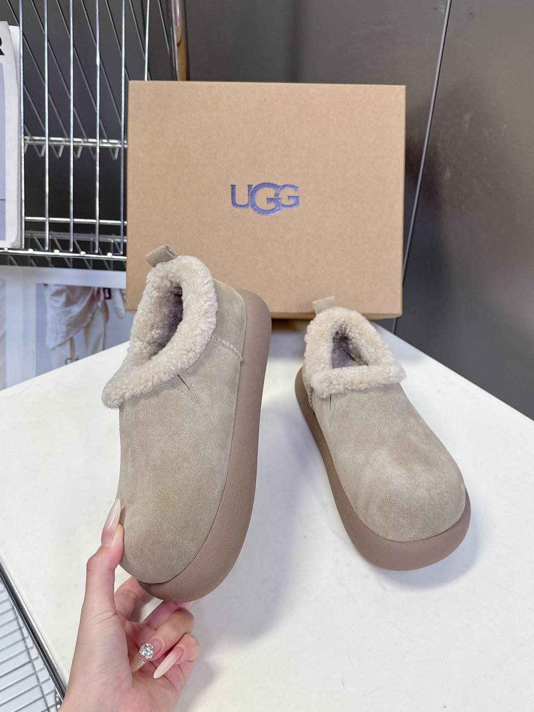 UGG雪地靴秋冬最款新厚底毛毛鞋 超多明星网红种草 秋冬必备毛毛鞋 真羊毛上脚超暖和 一款不会撞衫的鞋子