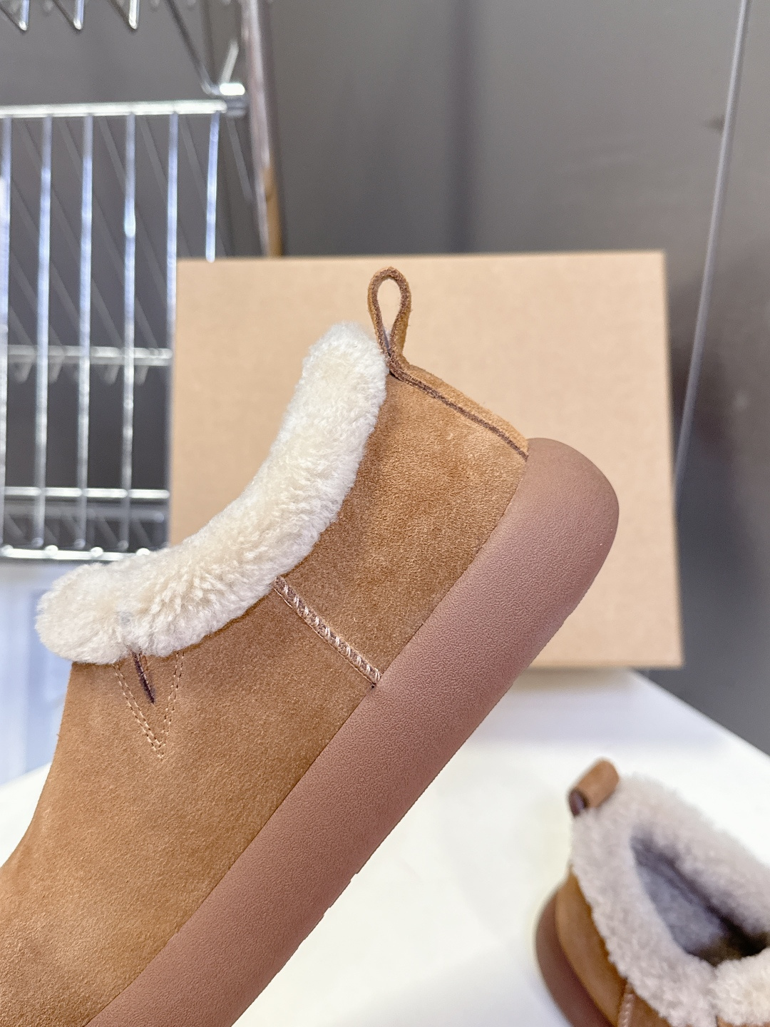 UGG雪地靴秋冬最款新厚底毛毛鞋 超多明星网红种草 秋冬必备毛毛鞋 真羊毛上脚超暖和 一款不会撞衫的鞋子