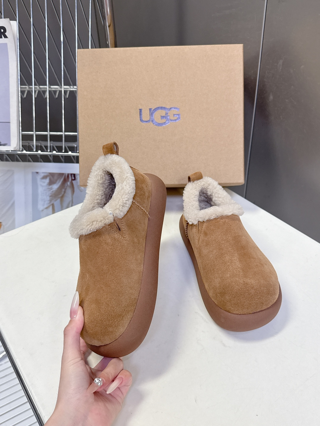UGG雪地靴秋冬最款新厚底毛毛鞋 超多明星网红种草 秋冬必备毛毛鞋 真羊毛上脚超暖和 一款不会撞衫的鞋子