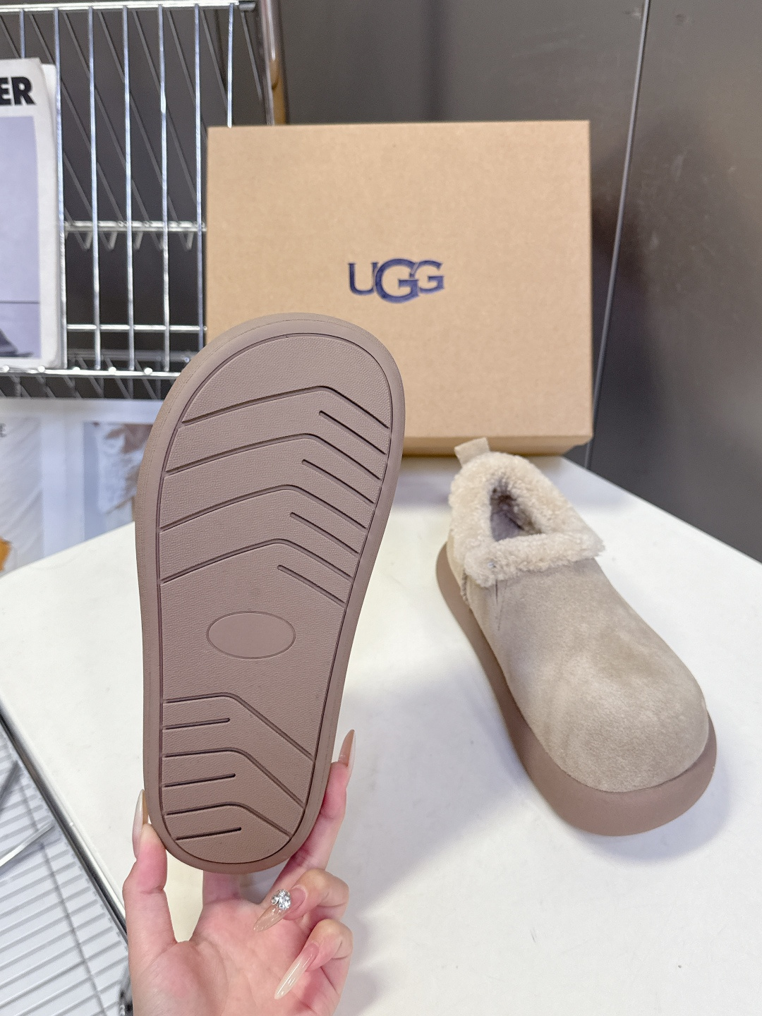 UGG雪地靴秋冬最款新厚底毛毛鞋 超多明星网红种草 秋冬必备毛毛鞋 真羊毛上脚超暖和 一款不会撞衫的鞋子