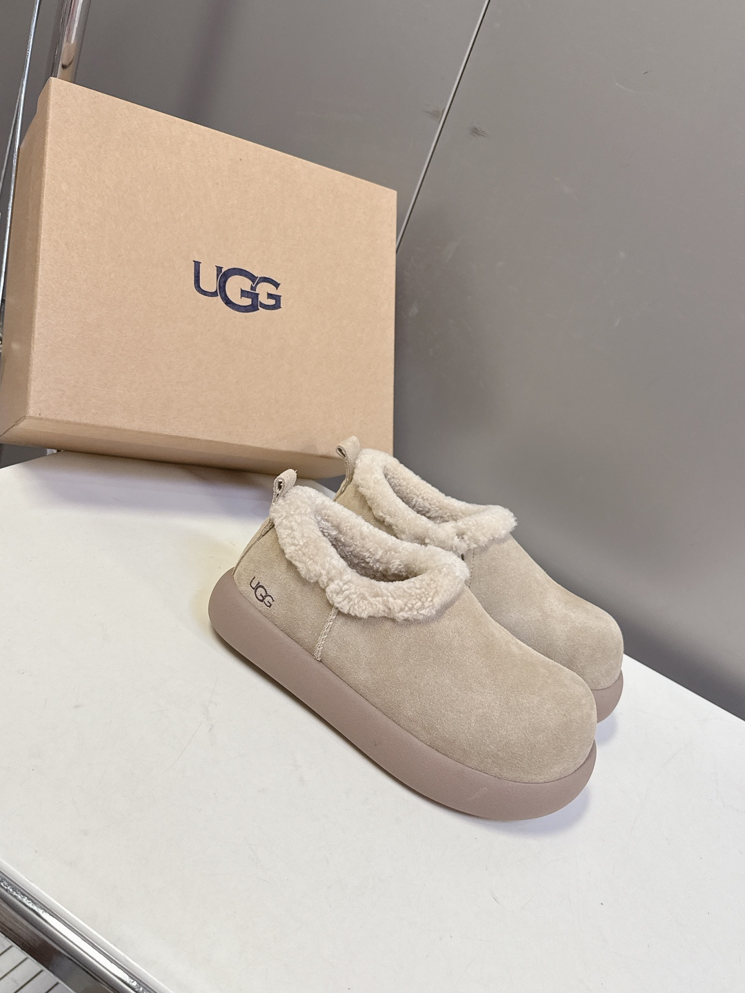 UGG雪地靴秋冬最款新厚底毛毛鞋 超多明星网红种草 秋冬必备毛毛鞋 真羊毛上脚超暖和 一款不会撞衫的鞋子