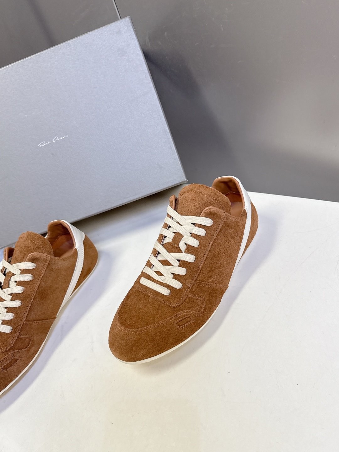 男装➕10 Rick Owens欧文斯最新情侣款复古运动 休闲鞋 德训鞋 薄底鞋超多明星时尚博主种草 当