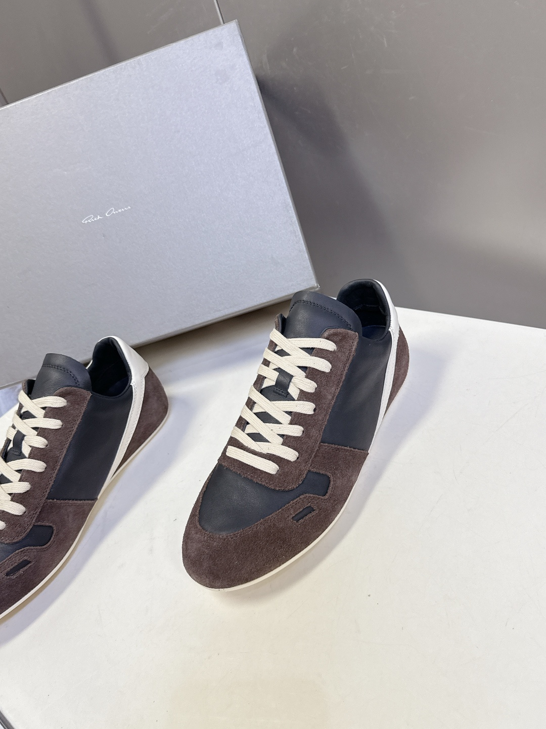 男装➕10 Rick Owens欧文斯最新情侣款复古运动 休闲鞋 德训鞋 薄底鞋超多明星时尚博主种草 当