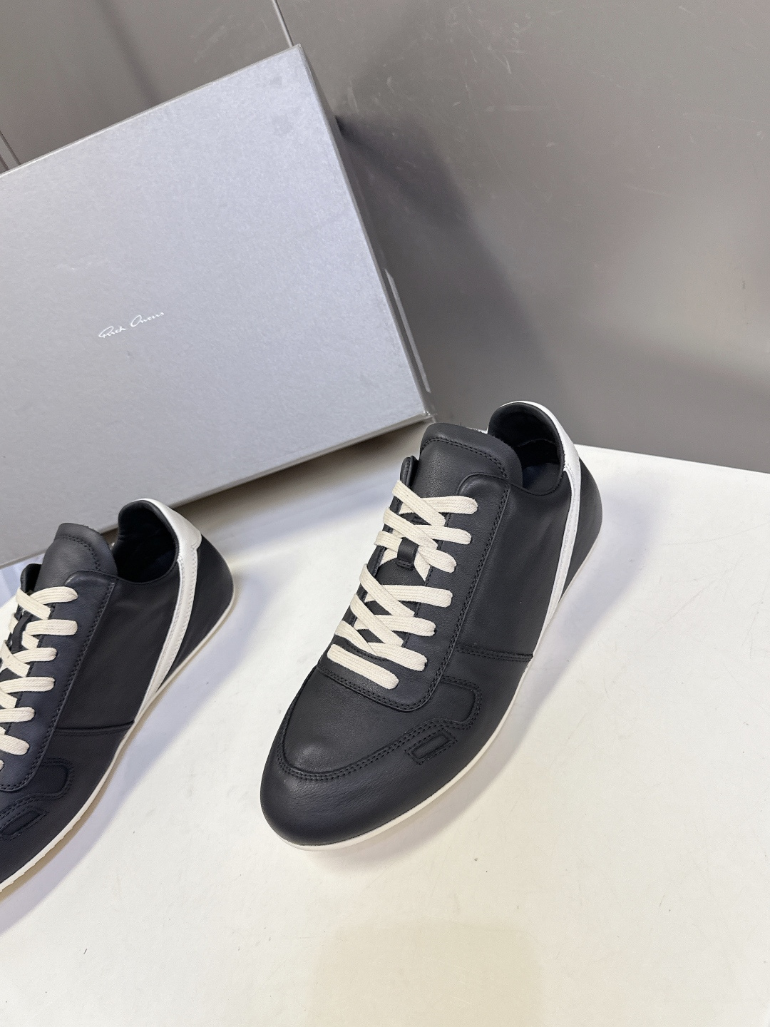 男装➕10 Rick Owens欧文斯最新情侣款复古运动 休闲鞋 德训鞋 薄底鞋超多明星时尚博主种草 当