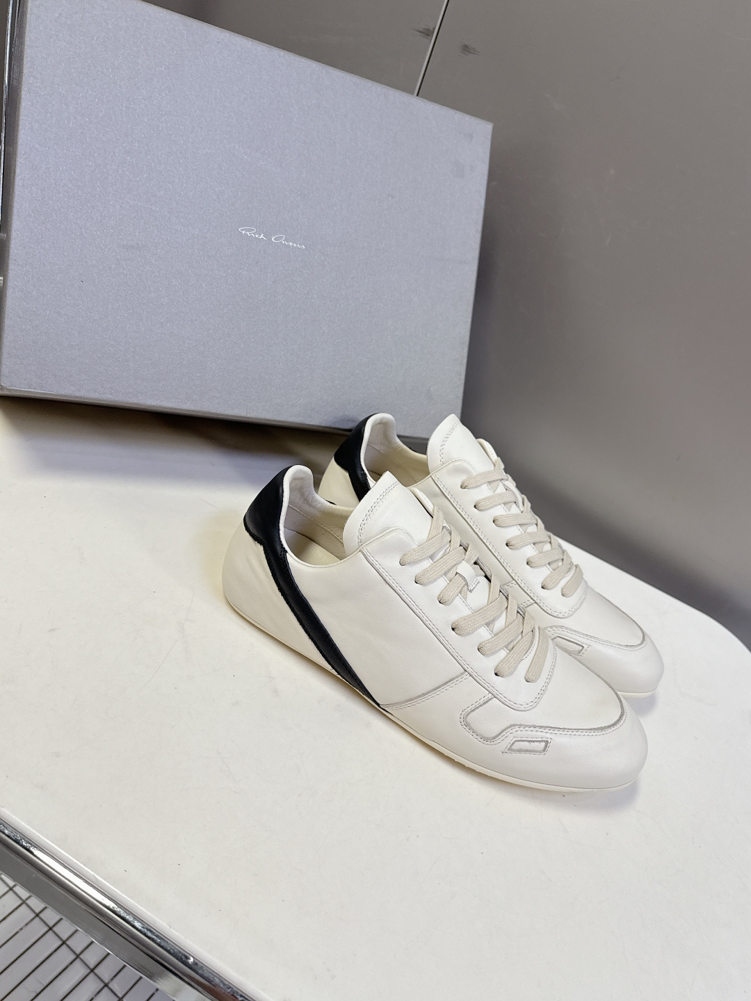 男装➕10 Rick Owens欧文斯最新情侣款复古运动 休闲鞋 德训鞋 薄底鞋超多明星时尚博主种草 当