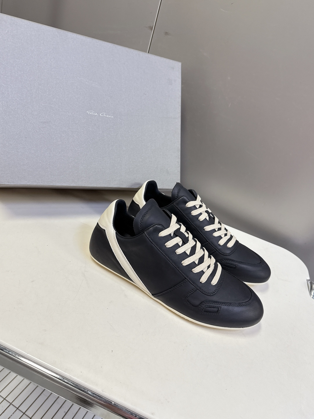 男装➕10 Rick Owens欧文斯最新情侣款复古运动 休闲鞋 德训鞋 薄底鞋超多明星时尚博主种草 当