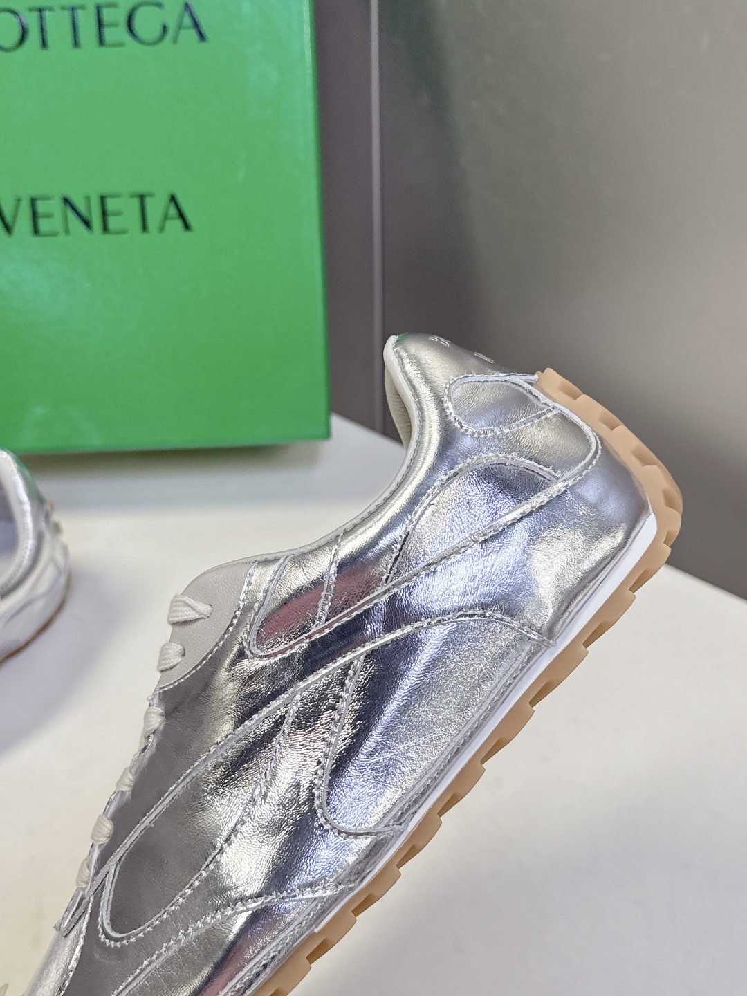 Bottega Veneta BV葆蝶家 阿甘鞋 德训鞋 运动鞋 BV经典老钱风运动鞋超多明星时尚博主种