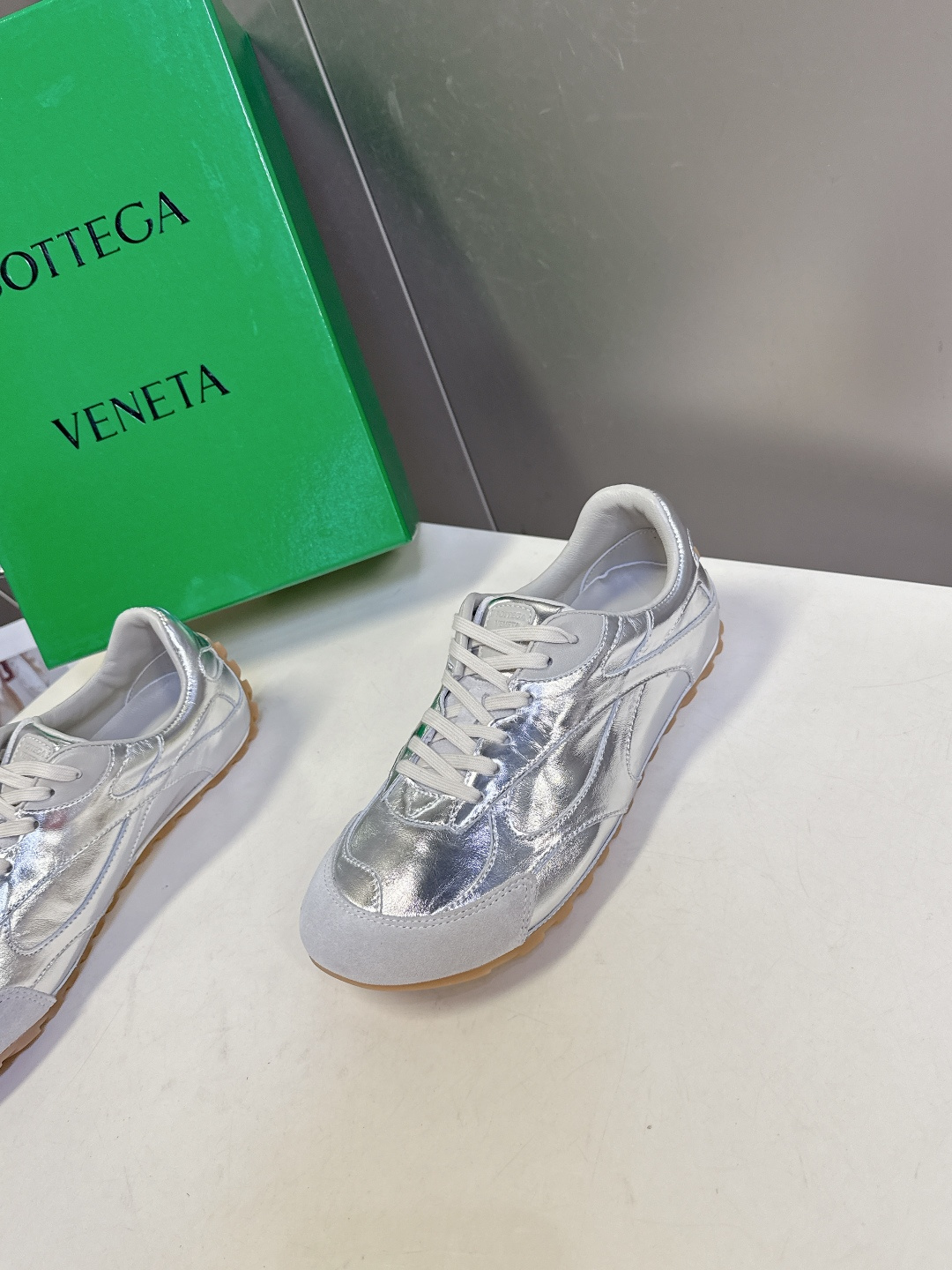 Bottega Veneta BV葆蝶家 阿甘鞋 德训鞋 运动鞋 BV经典老钱风运动鞋超多明星时尚博主种