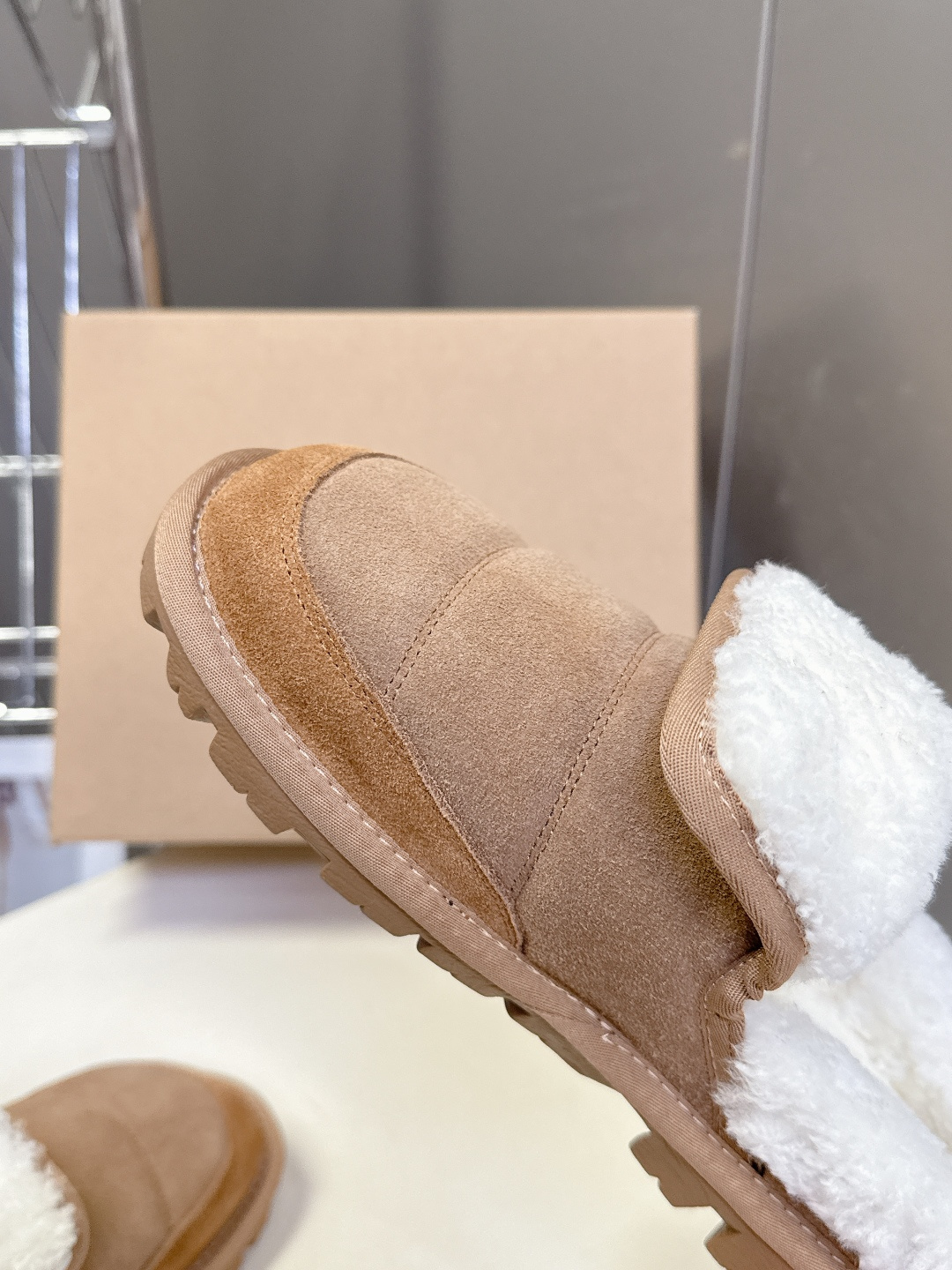 UGG雪地靴秋冬最款新厚底毛毛鞋 超多明星网红种草 秋冬必备毛毛鞋 真羊毛上脚超暖和 一款不会撞衫的鞋子