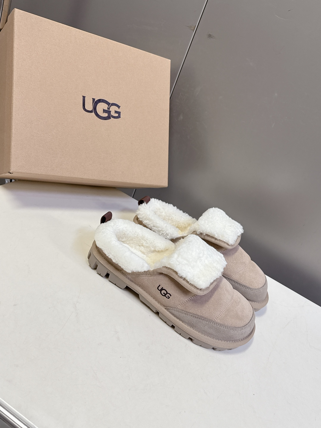 UGG雪地靴秋冬最款新厚底毛毛鞋 超多明星网红种草 秋冬必备毛毛鞋 真羊毛上脚超暖和 一款不会撞衫的鞋子