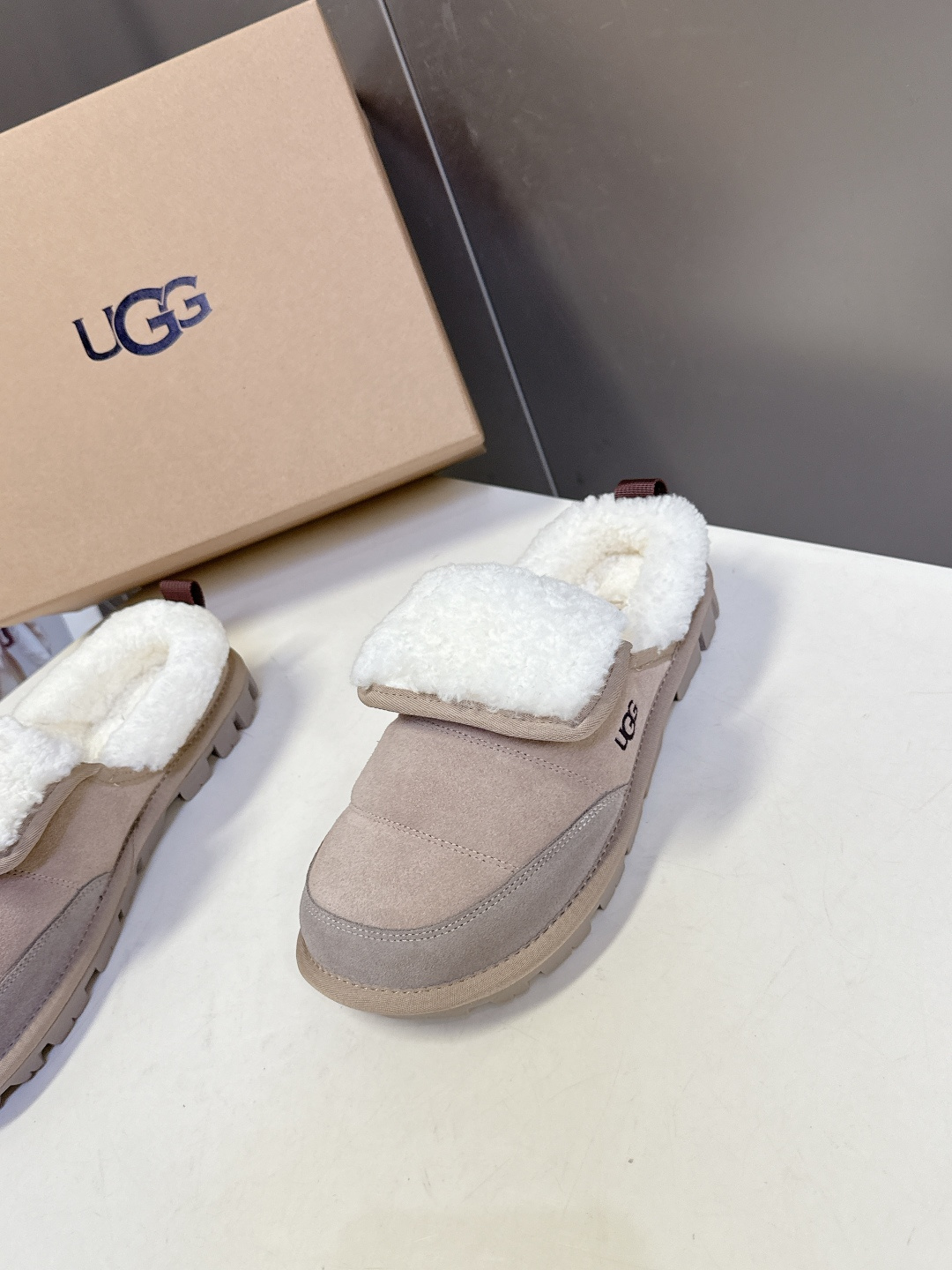 UGG雪地靴秋冬最款新厚底毛毛鞋 超多明星网红种草 秋冬必备毛毛鞋 真羊毛上脚超暖和 一款不会撞衫的鞋子
