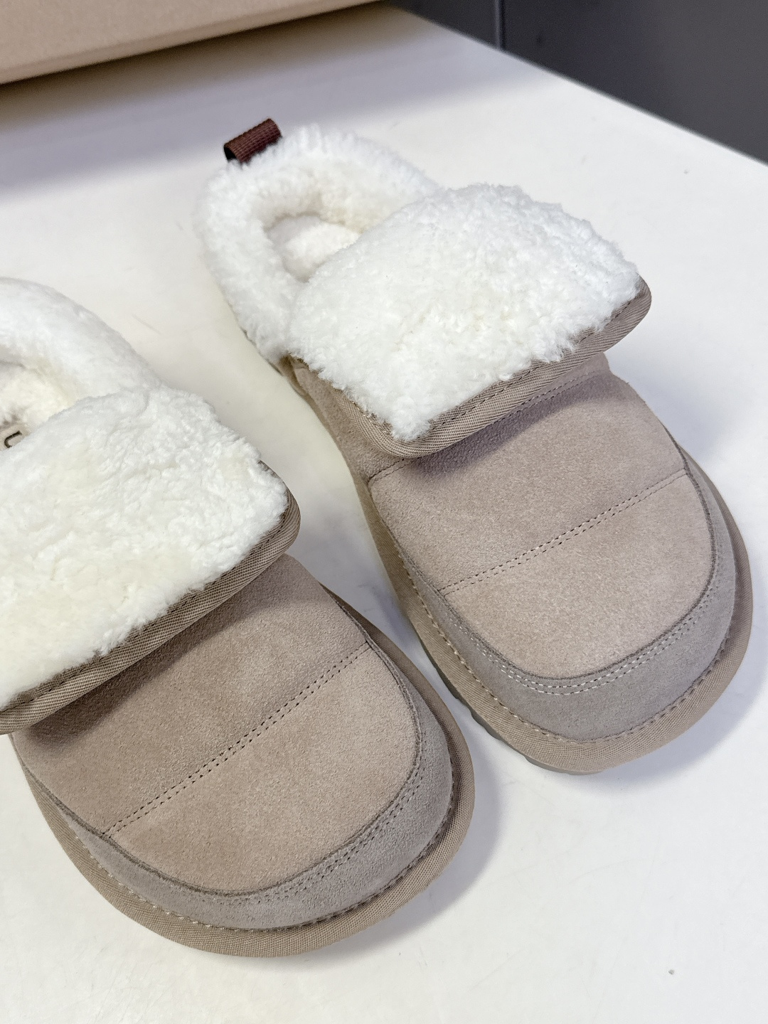 UGG雪地靴秋冬最款新厚底毛毛鞋 超多明星网红种草 秋冬必备毛毛鞋 真羊毛上脚超暖和 一款不会撞衫的鞋子