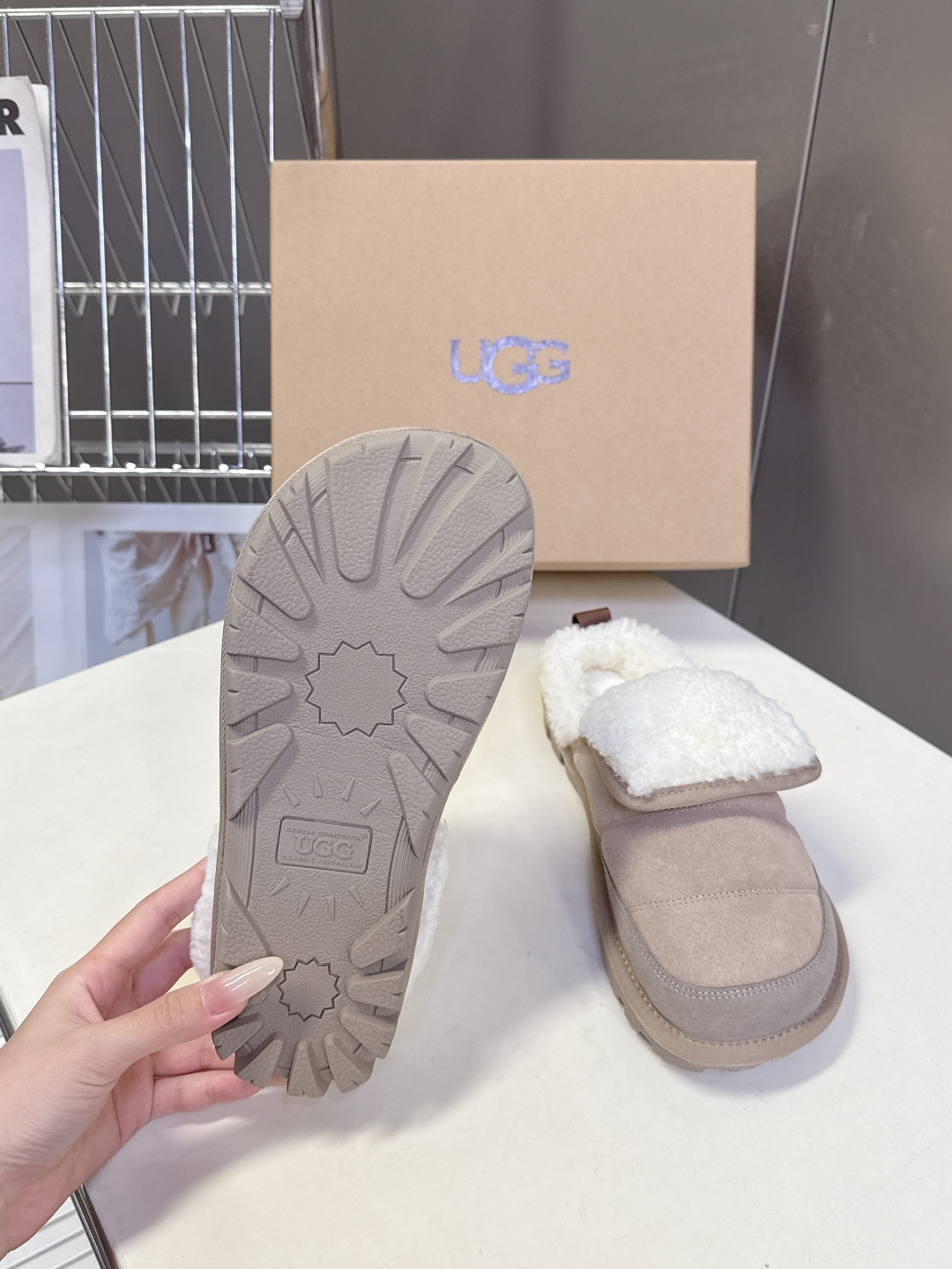 UGG雪地靴秋冬最款新厚底毛毛鞋 超多明星网红种草 秋冬必备毛毛鞋 真羊毛上脚超暖和 一款不会撞衫的鞋子