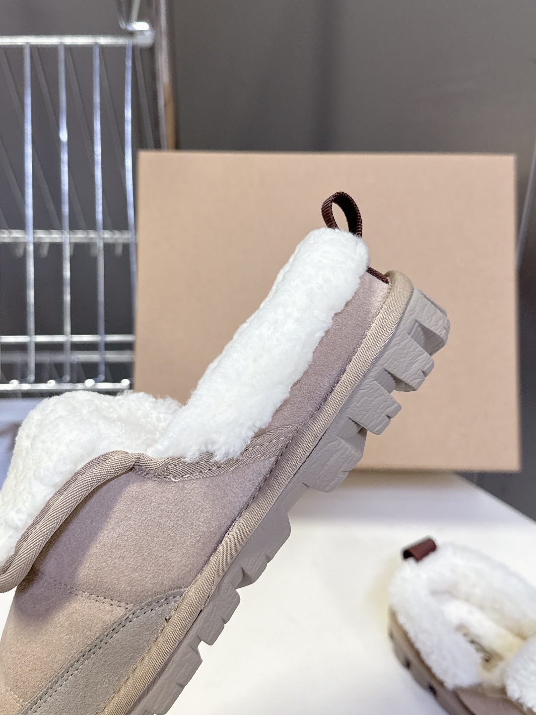 UGG雪地靴秋冬最款新厚底毛毛鞋 超多明星网红种草 秋冬必备毛毛鞋 真羊毛上脚超暖和 一款不会撞衫的鞋子