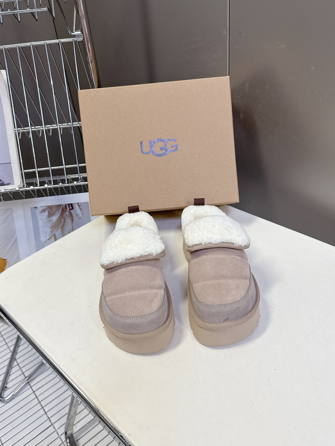 UGG雪地靴秋冬最款新厚底毛毛鞋 超多明星网红种草 秋冬必备毛毛鞋 真羊毛上脚超暖和 一款不会撞衫的鞋子