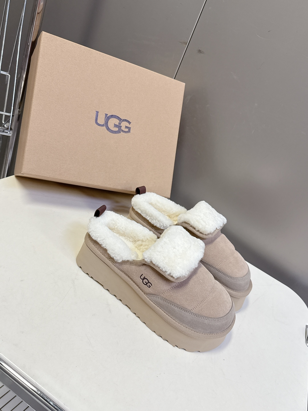 UGG雪地靴秋冬最款新厚底毛毛鞋 超多明星网红种草 秋冬必备毛毛鞋 真羊毛上脚超暖和 一款不会撞衫的鞋子