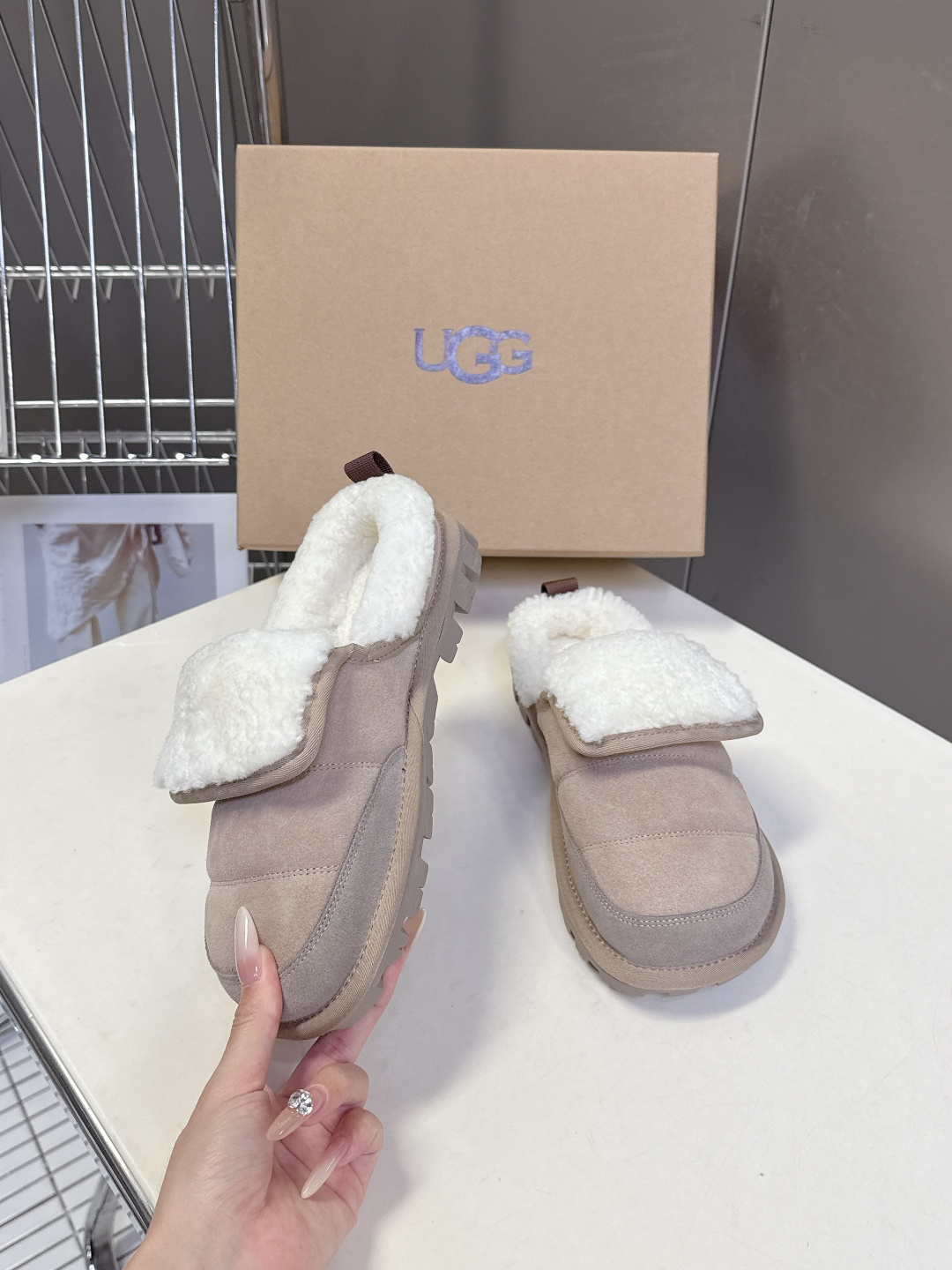 UGG雪地靴秋冬最款新厚底毛毛鞋 超多明星网红种草 秋冬必备毛毛鞋 真羊毛上脚超暖和 一款不会撞衫的鞋子