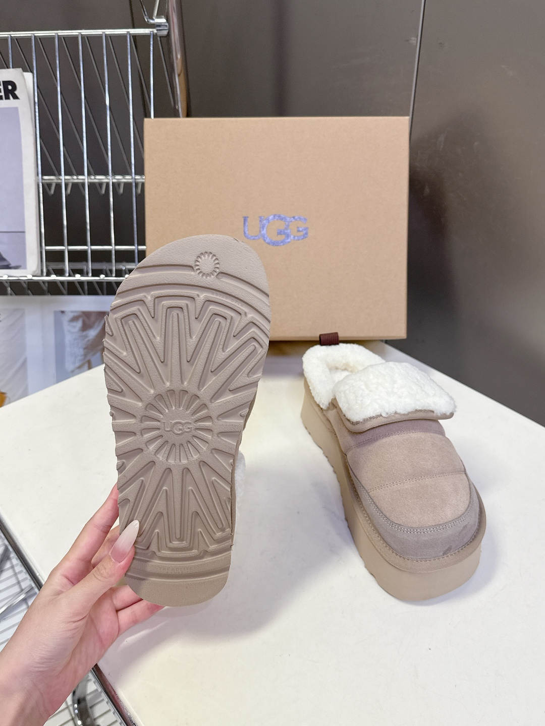 UGG雪地靴秋冬最款新厚底毛毛鞋 超多明星网红种草 秋冬必备毛毛鞋 真羊毛上脚超暖和 一款不会撞衫的鞋子