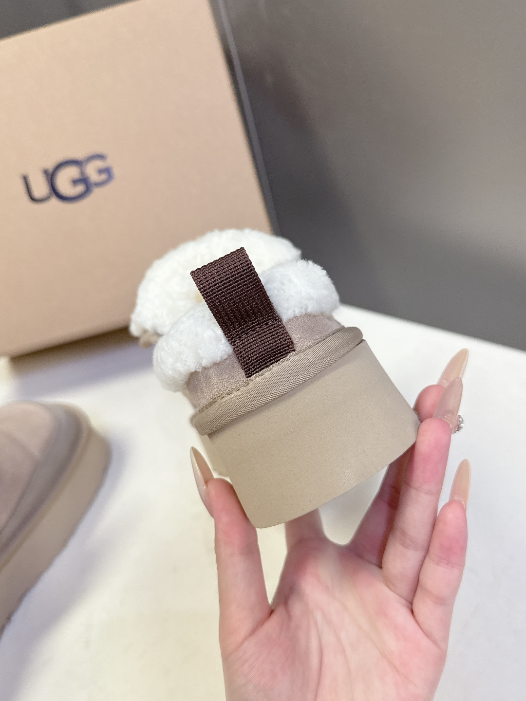 UGG雪地靴秋冬最款新厚底毛毛鞋 超多明星网红种草 秋冬必备毛毛鞋 真羊毛上脚超暖和 一款不会撞衫的鞋子