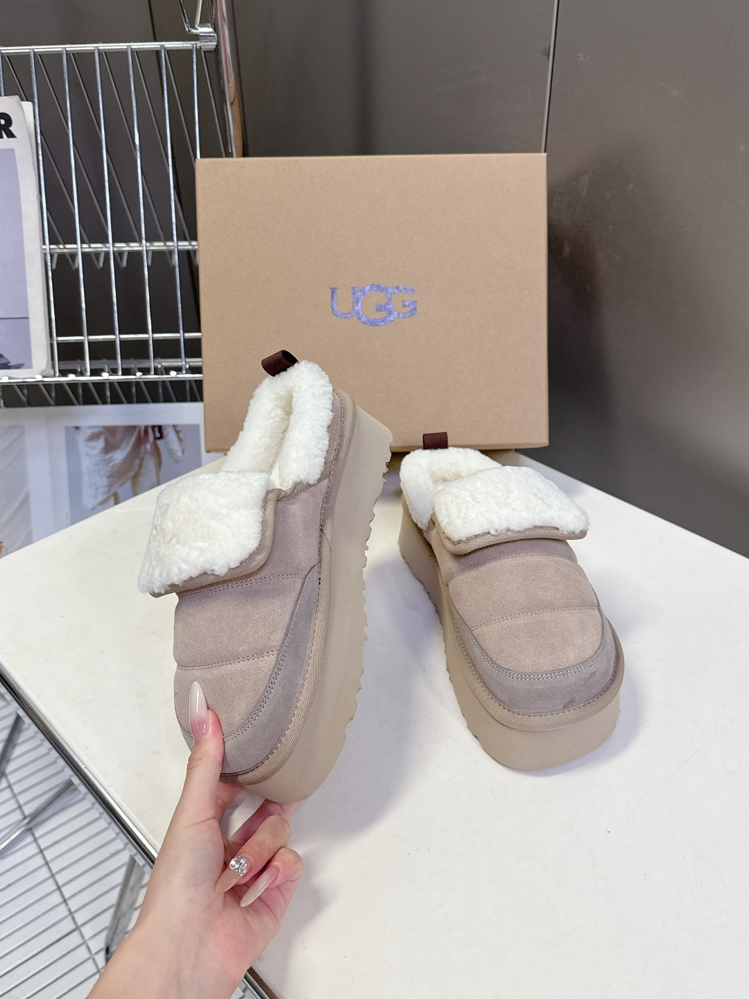 UGG雪地靴秋冬最款新厚底毛毛鞋 超多明星网红种草 秋冬必备毛毛鞋 真羊毛上脚超暖和 一款不会撞衫的鞋子