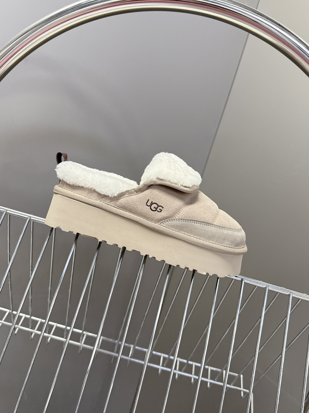 UGG雪地靴秋冬最款新厚底毛毛鞋 超多明星网红种草 秋冬必备毛毛鞋 真羊毛上脚超暖和 一款不会撞衫的鞋子