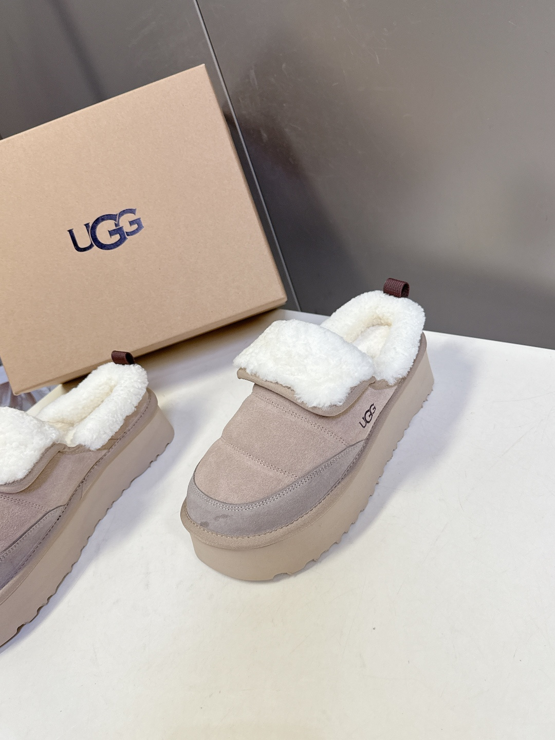 UGG雪地靴秋冬最款新厚底毛毛鞋 超多明星网红种草 秋冬必备毛毛鞋 真羊毛上脚超暖和 一款不会撞衫的鞋子