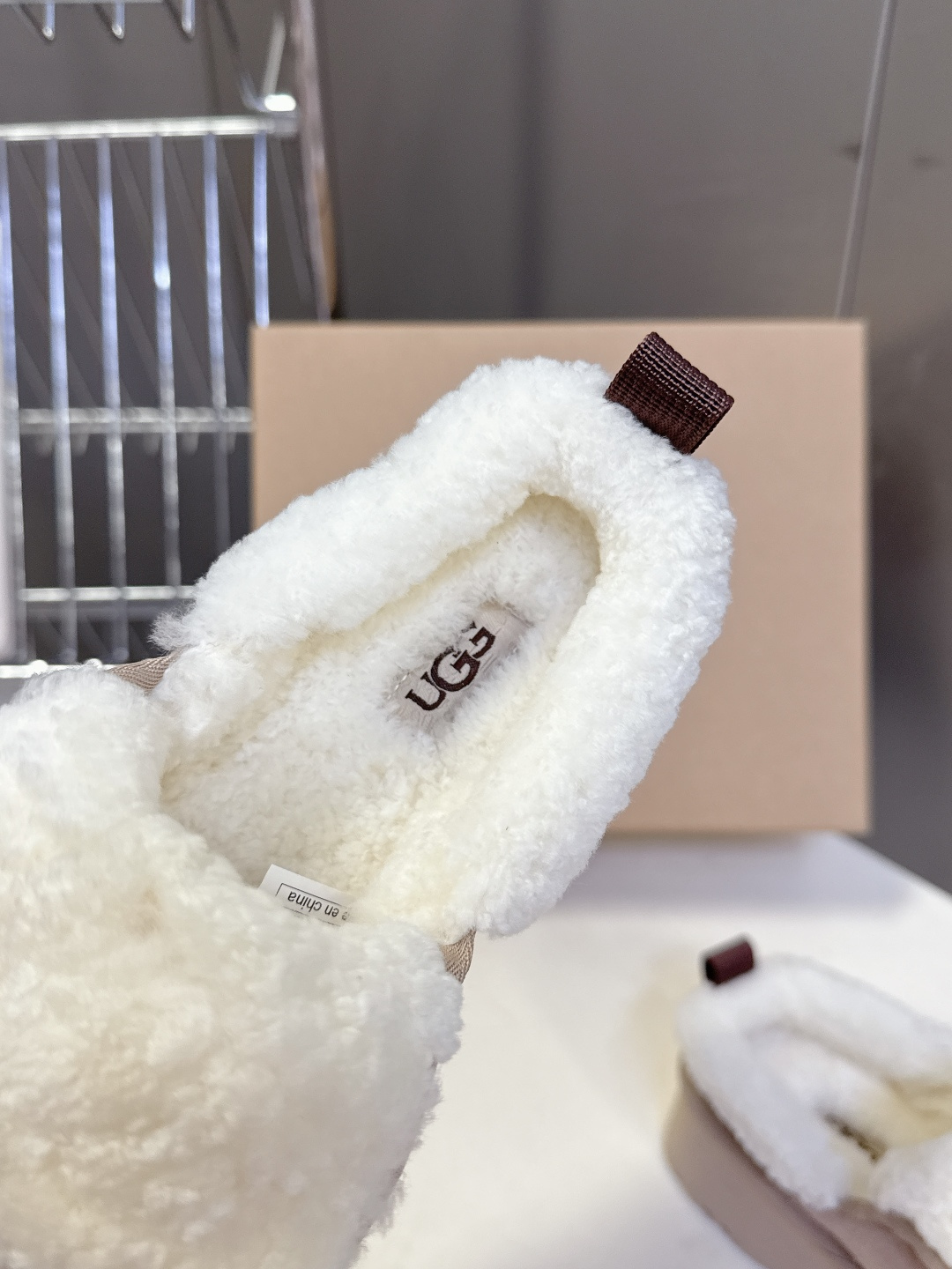 UGG雪地靴秋冬最款新厚底毛毛鞋 超多明星网红种草 秋冬必备毛毛鞋 真羊毛上脚超暖和 一款不会撞衫的鞋子